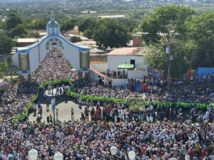 Miles de devotos acompañan procesión de la Divina Pastora (+video)