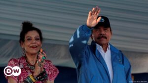Miles de encapuchados juran como policías en Nicaragua – DW – 17/01/2025