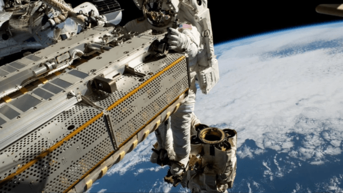 NASA programa dos caminatas espaciales de mantenimiento de la EEI