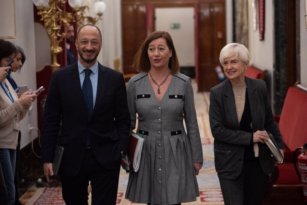PSOE y Sumar vuelven a retrasar en el Congreso su decisión sobre la iniciativa de Junts de la cuestión de confianza