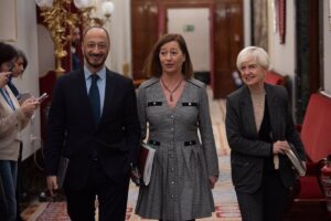 PSOE y Sumar vuelven a retrasar en el Congreso su decisión sobre la iniciativa de Junts de la cuestión de confianza