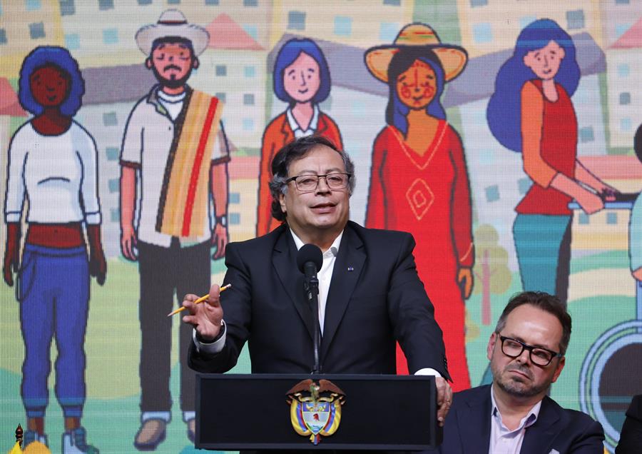 Petro pide la liberación de los presos políticos en Venezuela