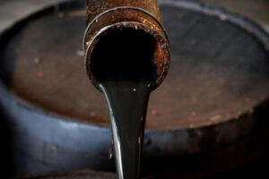 Petróleo de Texas sube un 2,94% y continúa su impulso tras sanciones de EEUU a crudo ruso