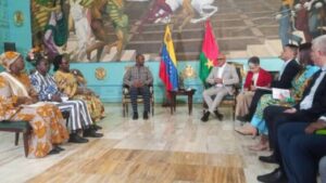 Presidente de la AN se reúne con delegaciones de cinco parlamentos