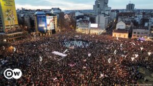 Primer ministro de Serbia renuncia tras meses de protestas – DW – 28/01/2025