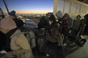 Primeras redadas antiinmigrantes de Trump dejan 538 detenidos y cientos de deportados