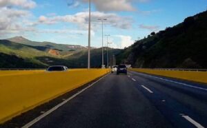 Realizarán cierre parcial de la Caracas-La Guaira desde este lunes 27-E