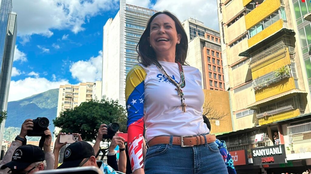 Reportan arresto en hotel de motorizado de Machado.
