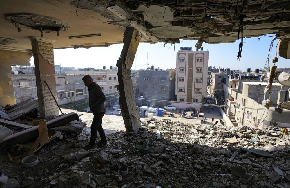 Reuters: Israel y Hamás acuerdan detener los combates en Gaza e intercambiar rehenes israelíes por prisioneros palestinos