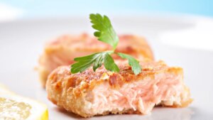 Salmón empanado, una manera fácil y divertida de comer pescado