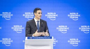 Sánchez pide en Davos terminar con el anonimato en las redes sociales y pedir responsabilidad a los multimillonarios tecnológicos