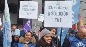 Sanidad dice a los funcionarios de Muface que "no se preocupen" porque "tenemos un SNS que es la envidia del mundo"