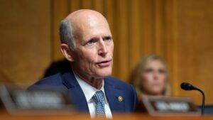 Scott invitó a González a toma de Trump. Y más.