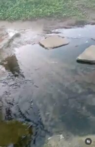Se desbordan cloacas en Caruao
