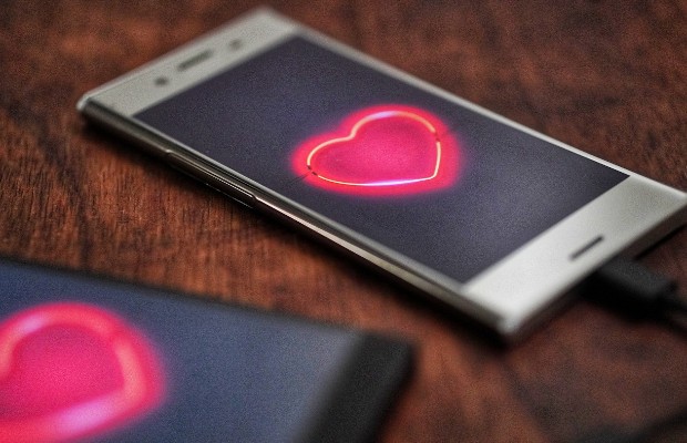 Según expertos, las parejas enamoradas se envían menos mensajes