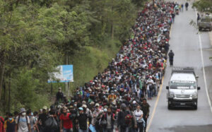 Sheinbaum afirma que "atienden a todas las caravanas migrantes" pero ya no llegan a EE.UU
