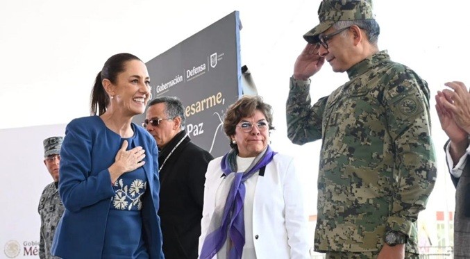 Sheinbaum lanza programa que canjea pistolas por dinero