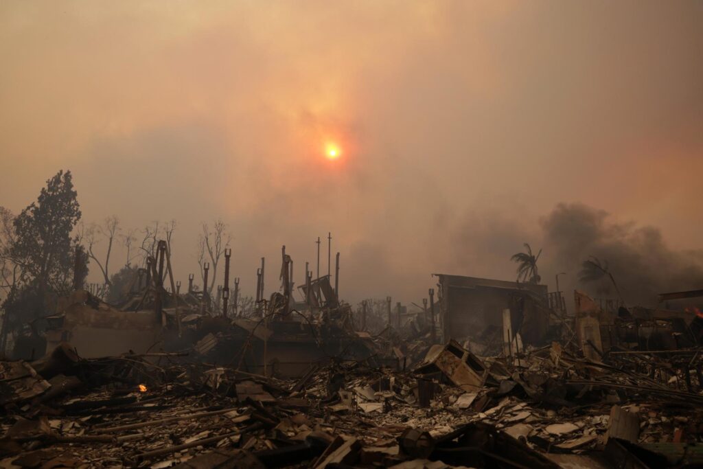 Sheriff compara la devastación de los incendios en Los Ángeles con el impacto de una "bomba"