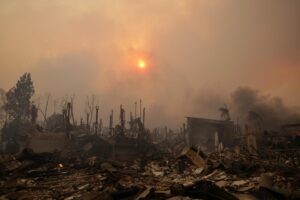 Sheriff compara la devastación de los incendios en Los Ángeles con el impacto de una "bomba"