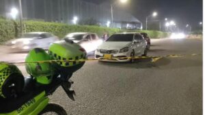 Sicarios en moto atacaron a tiros a conductor de carro de alta gama en Cartagena: víctima tenía anotaciones judiciales