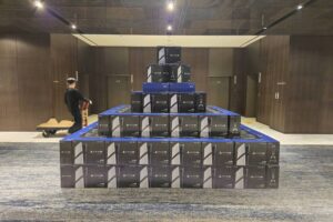 Stellar Blade lo ha petado tanto que el estudio ha regalado una PS5 Pro y miles de euros a todos sus empleados