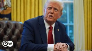 Trump dice no permitirá la compra de petróleo a Venezuela – DW – 01/02/2025