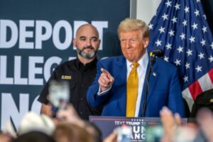 Trump dice que anulará "inmediatamente" prohibición de Biden de perforar en zona marítima