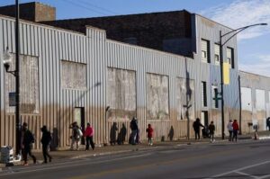 Trump empezará sus macroredadas de migrantes la semana próxima en Chicago, según The Wall Street Journal - AlbertoNews