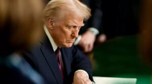 Trump mantiene imposición de aranceles a México y Canada
