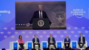 Trump pide a la élite de Davos que invierta en Estados Unidos o se enfrentará a aranceles