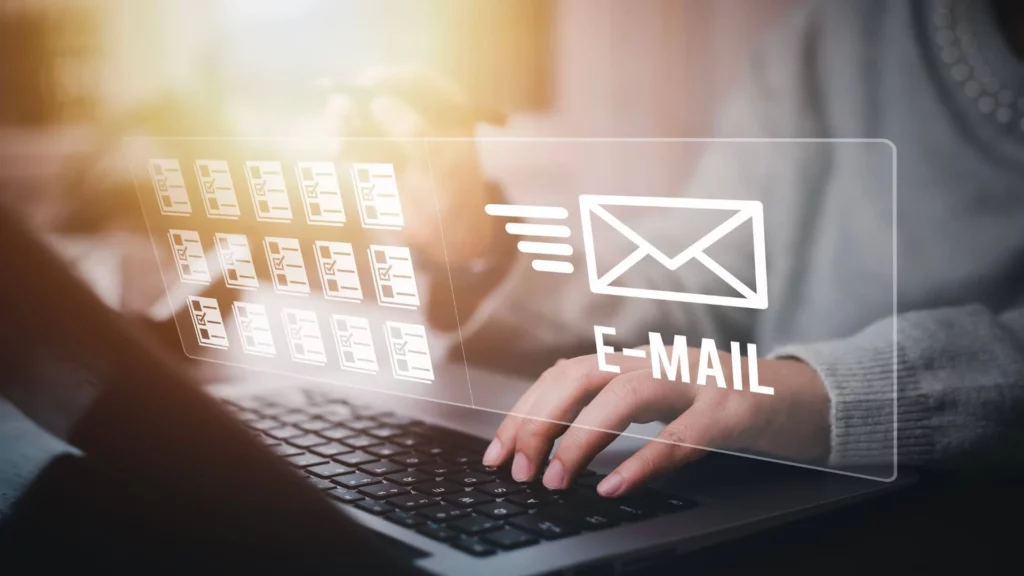 Trump prueba nueva función para poder enviar 'emails' directos a todos los funcionarios - AlbertoNews