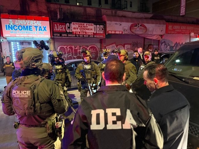 ÚLTIMA HORA | ICE lanza un megaoperativo migratorio en Nueva York junto a otras agencias y con asistencia de la secretaria de Seguridad Nacional - AlbertoNews