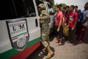 ÚLTIMA HORA | Trump ordena la deportación de extranjeros implicados en una supuesta "invasión" a través de la frontera sur (Detalles) - AlbertoNews