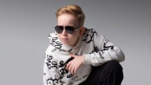 Un adolescente venezolano deslumbra a los artistas urbanos con sus canciones de rap
