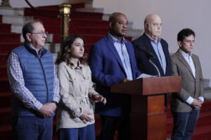 Un avión colombiano partirá a San Diego para repatriar a 110 ciudadanos deportados
