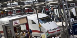 Un hombre sobrevive aferrado a los cables de un tren de alta velocidad durante 30 kilómetros en Alemania