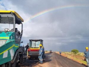 Unas 55 obras del Invías se suspenderían por falta de pago del Gobierno Petro | Infraestructura | Economía