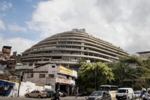 VP denuncia suspensión de visitas a presos políticos en Caracas