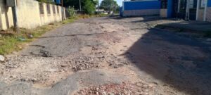 Vecinos de Agua Salada claman por asfaltado para la entrada principal | Diario El Luchador