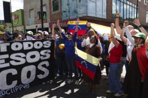 Venezolanos opositores se concentran en Caracas tras llamado de Machado por la "libertad"