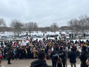 Venezolanos reciben a González Urrutia en Washington pese al frío inclemente