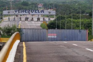 Venezuela reabre su espacio aéreo con Colombia