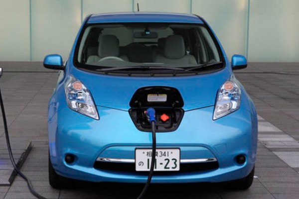 Venta de vehículos eléctricos e híbridos en China creció un 40,7% en 2024