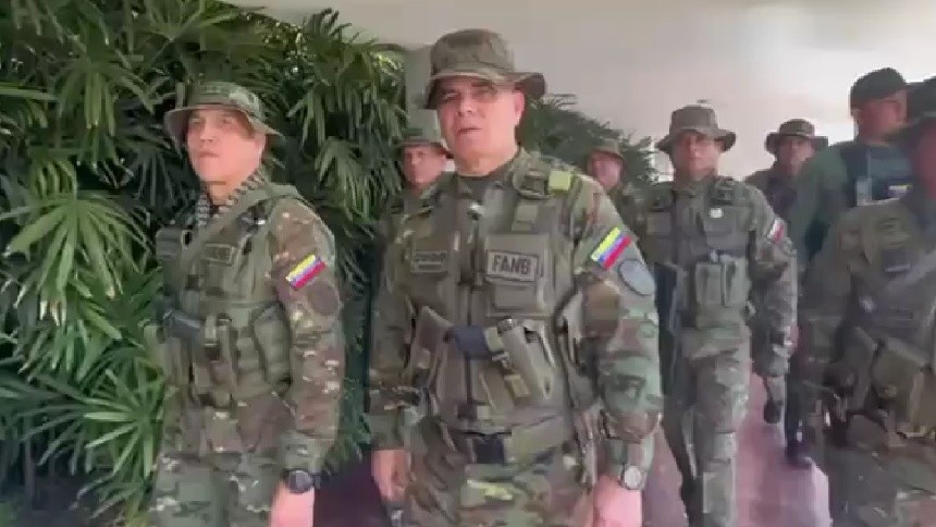 Vladimir Padrino López aseveró que la recompensa en su contra no lo intimida e invitó a Edmundo González a ganar una elección para poder darle órdenes a la FANB