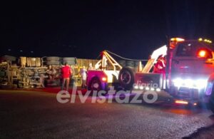 Vuelco de gandola cargada de madera cerca de la E/S El Río deja un lesionado