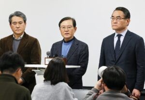 Yoon encara segundo día de interrogatorio sin vistas a que comparezca en el Constitucional