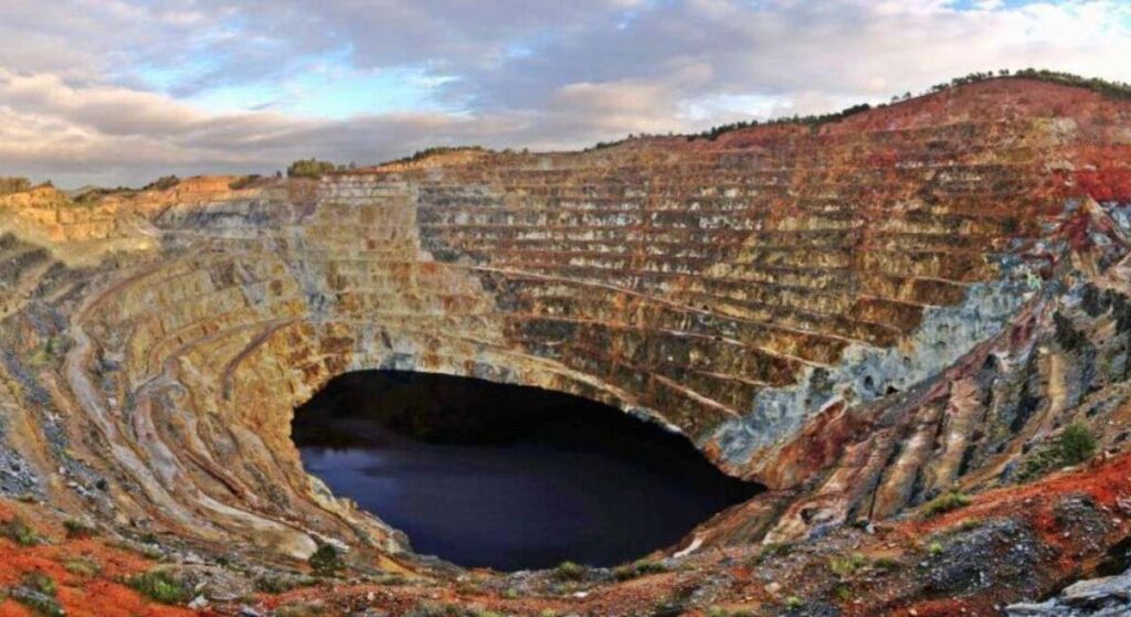 el importante yacimiento aurífero a la altura de las minas de Riotinto