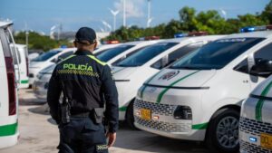 entrega de CAI móvilles a la Policía