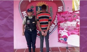 fue detenido por lanzar a una mujer y a su bebé