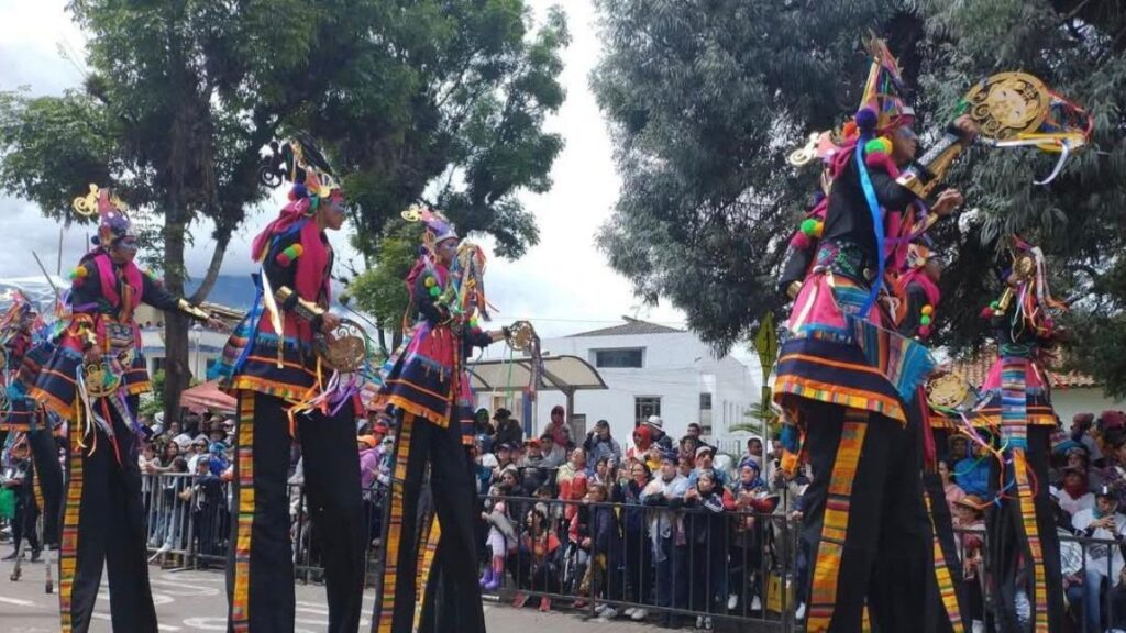 más de 2.000 de bailarines y músicos desfilaron por las calles de la capital de Nariño en el 'Canto a la tierra'